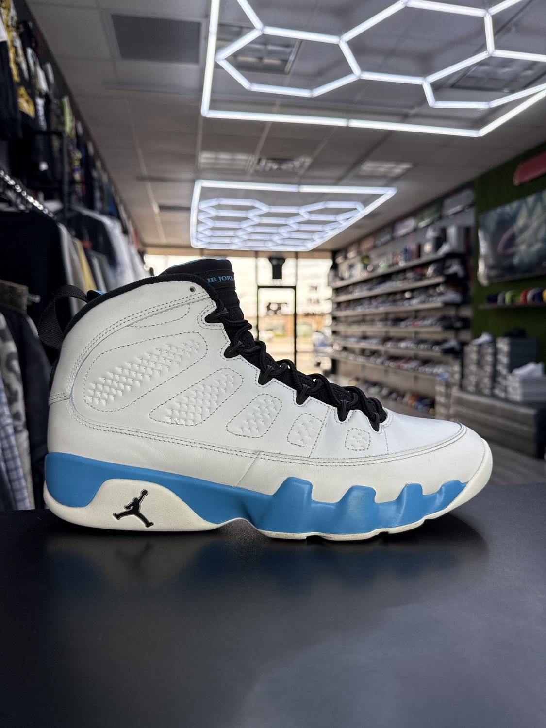 J9  “UNC”  (SZ 11)  USED/NO BOX