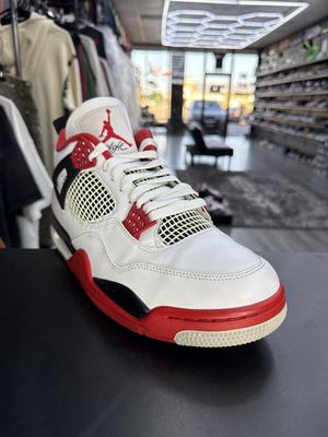 J4 “FIRE RED”  (SZ 11)  USED/OG BOX