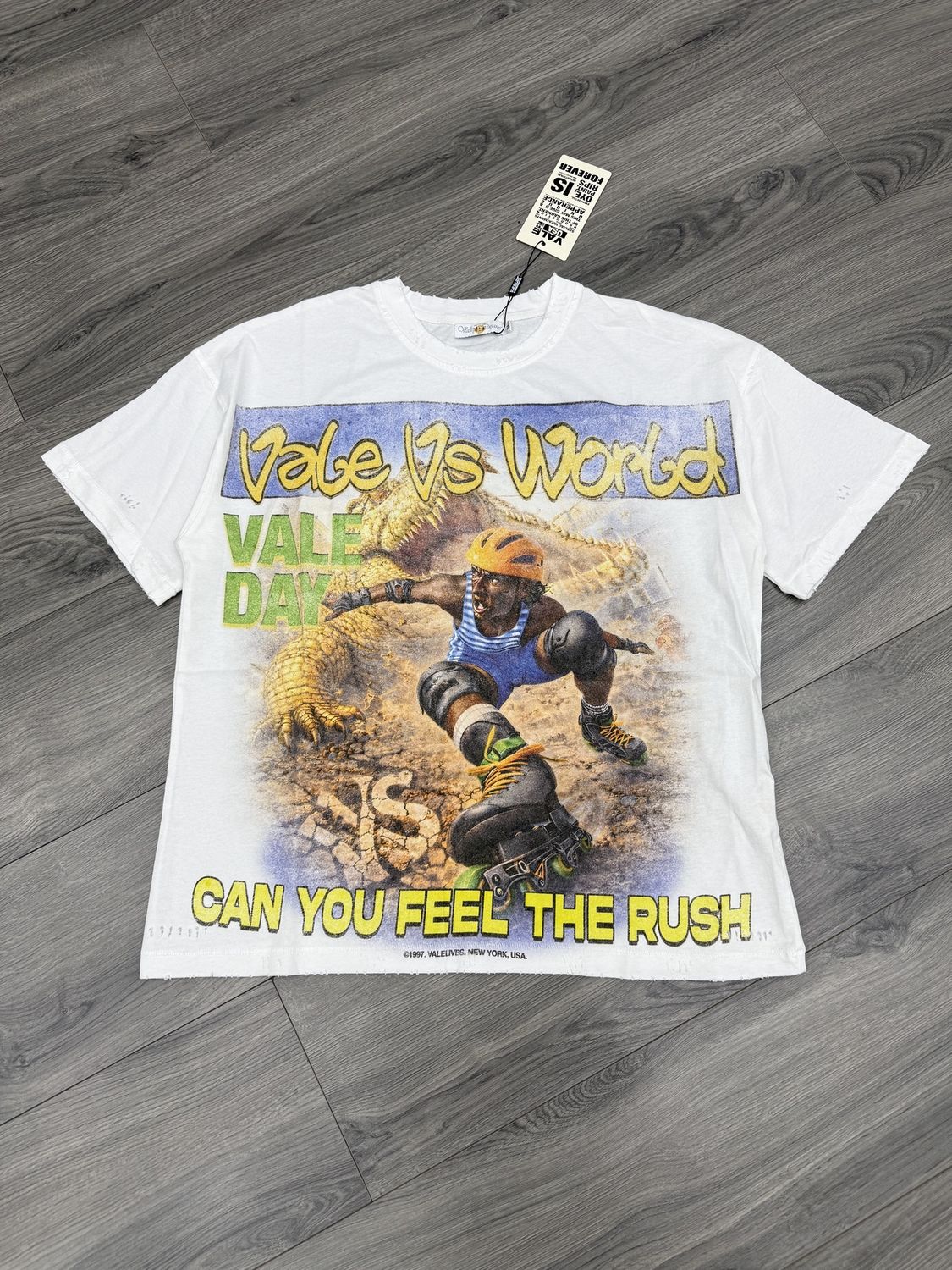 VALE FOREVER TEE “RUSH/WHT”  (MEDIUM) NEW