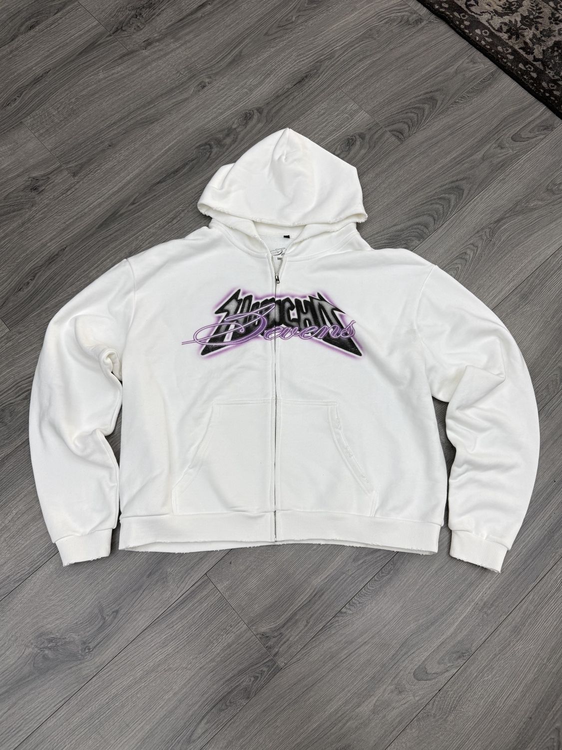TRIPLE 7s CLUB “WHT/LOONEY”  (MEDIUM)  USED