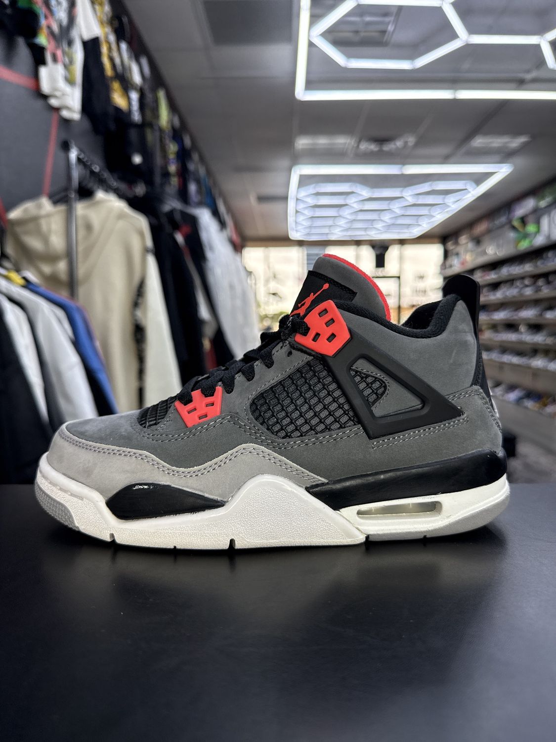 J4 “INFRARED”  (SZ 5Y / 6.5W)  USED/NO BOX
