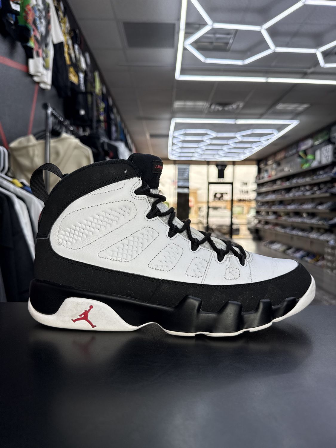 J9  “OG”  (SZ 11)  USED/NO BOX