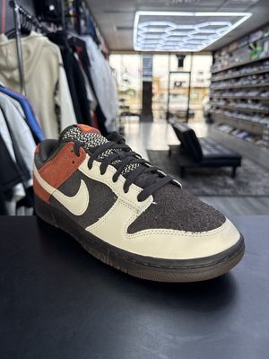 NIKE DUNK “RED PANDA”  (SZ 9.5)  USED/NO BOX