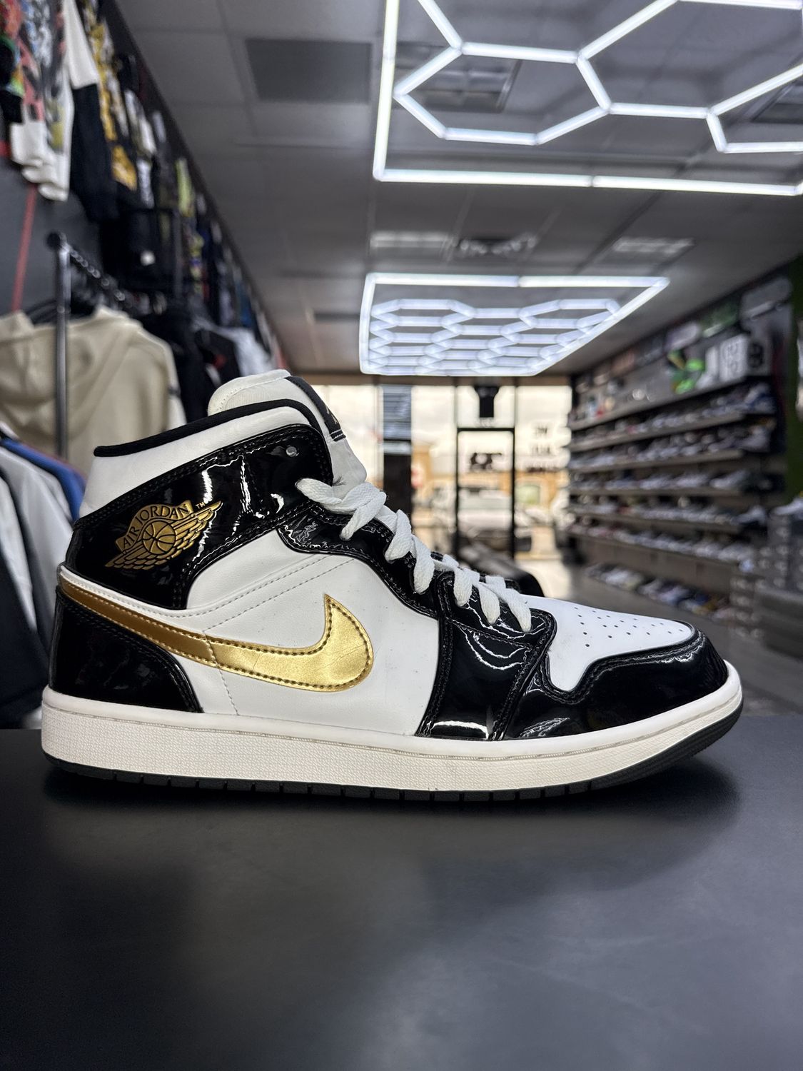 J1 MID “METALLIC GOLD/BLK”  (SZ 11)  USED/NO BOX