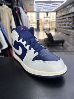 J1 MID “BLUE VOID”  (SZ 3Y)  WORN 1x/NO BOX