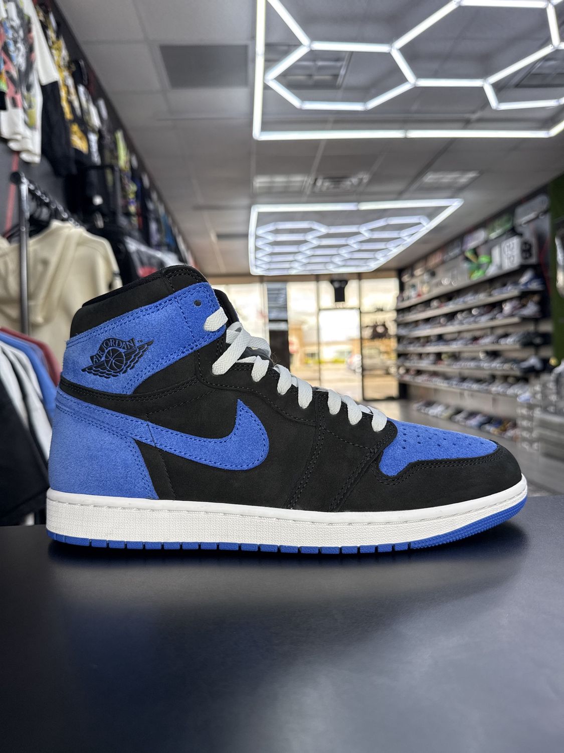 J1 “ROYAL REIMAGINED”  (SZ 11)  USED/NO BOX