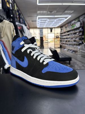 J1 “ROYAL REIMAGINED”  (SZ 11)  USED/NO BOX