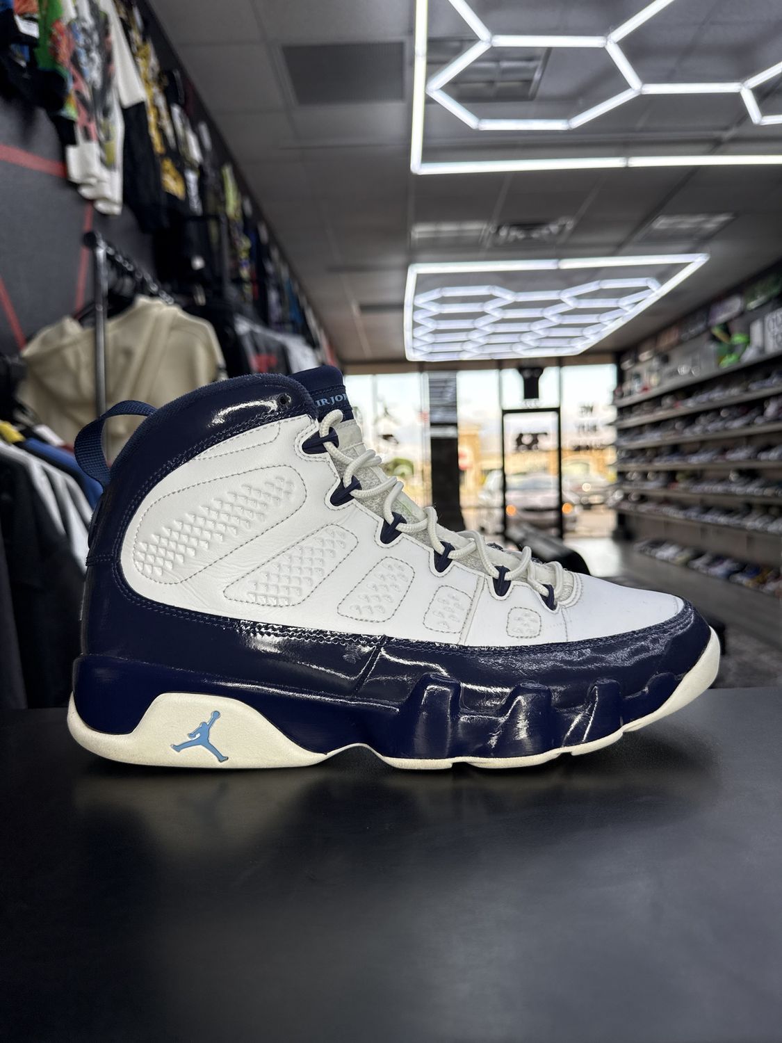 J9 “OBSIDIAN”  (SZ 11)  USED/NO BOX