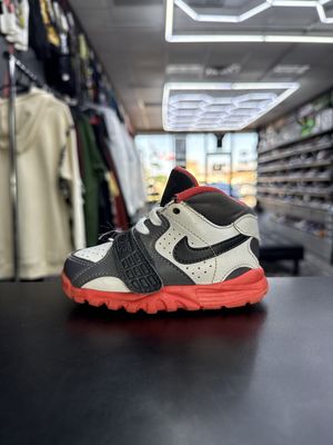 NIKE “GREY/INFRARED”  (SZ 5c)  USED/NO BOX