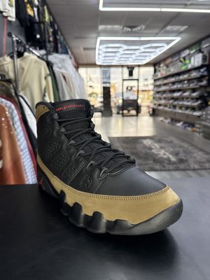 J9  “OLIVE”  (SZ 11)  USED/OG BOX
