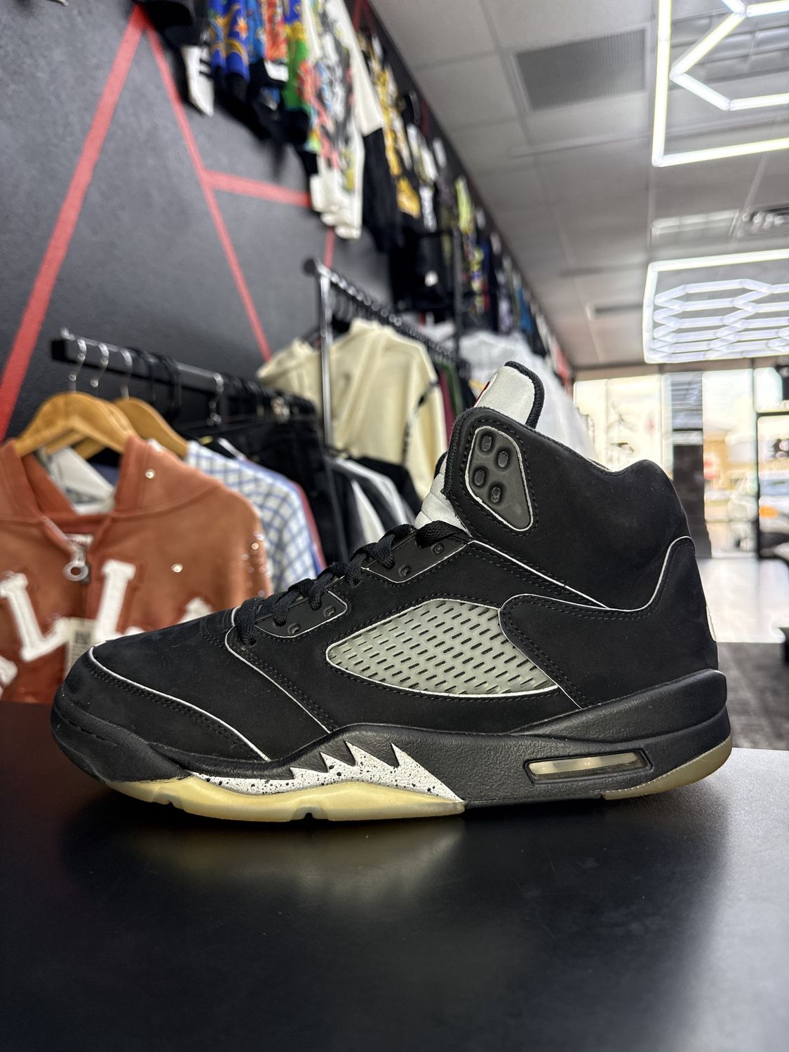 J5 “BLK METALLIC”  (SZ 10.5)  USED/OG BOX