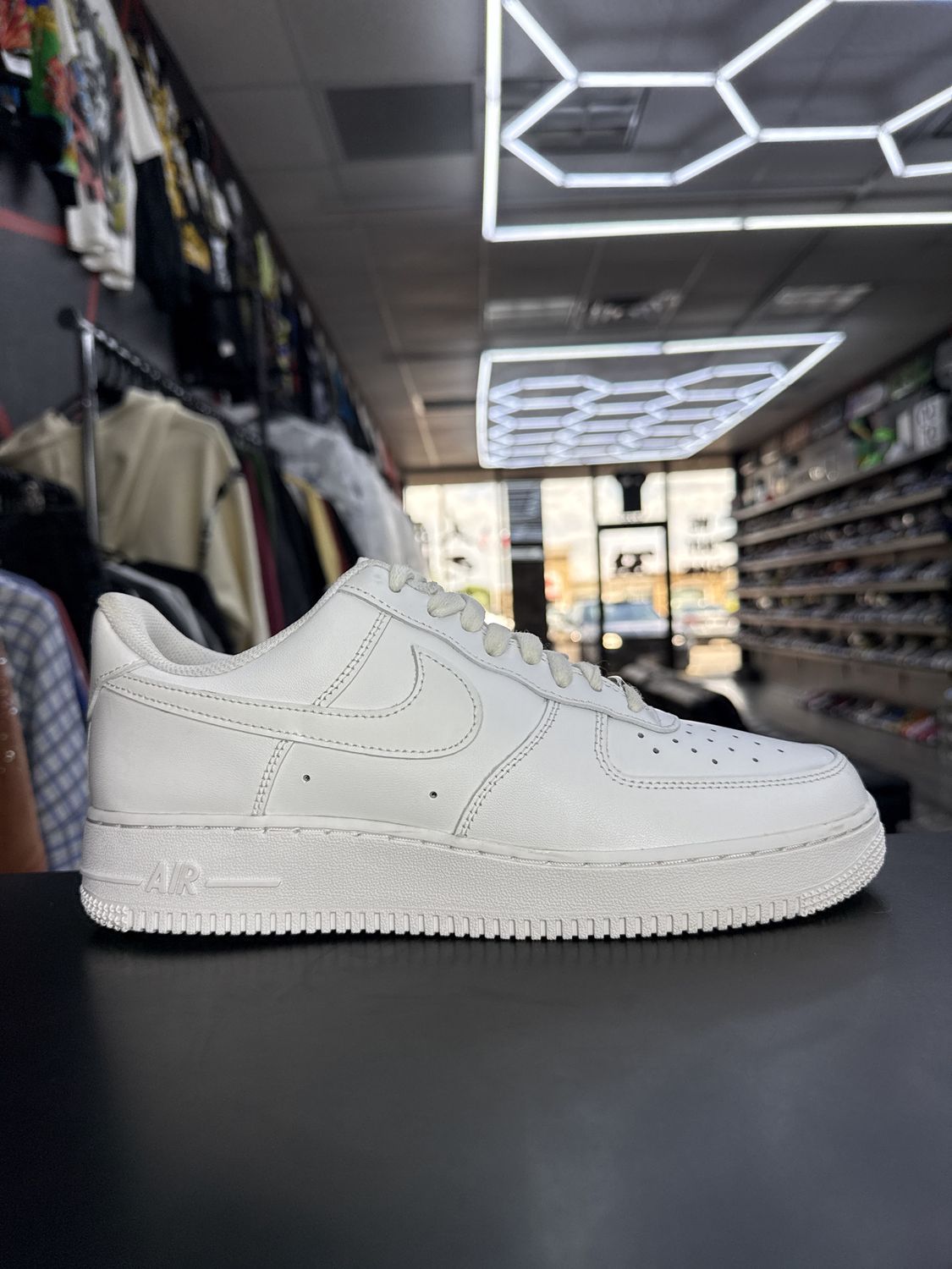 NIKE AF1 “WHT”  (SZ 8.5M / 10W)  USED/OG BOX
