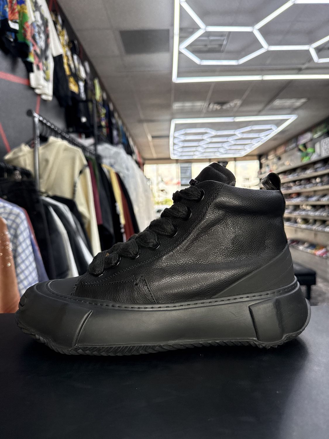 VALABASAS VIDION “BLK”  (SZ 10)  USED/OG ALL