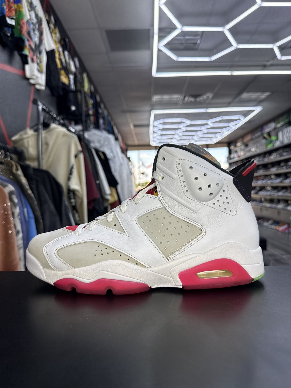 J6 “HARE”  (SZ 9)  USED/OG BOX