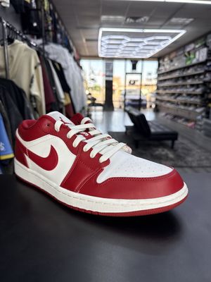 J1 LOW “GYM RED WHT”  (SZ 11)  USED/OG BOX