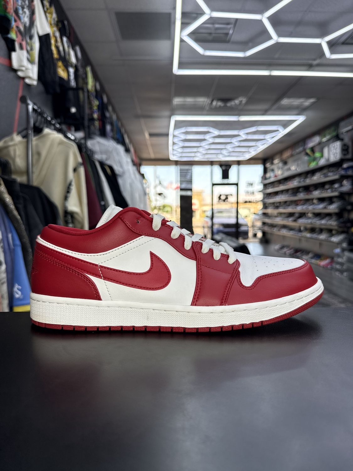 J1 LOW “GYM RED WHT”  (SZ 11)  USED/OG BOX