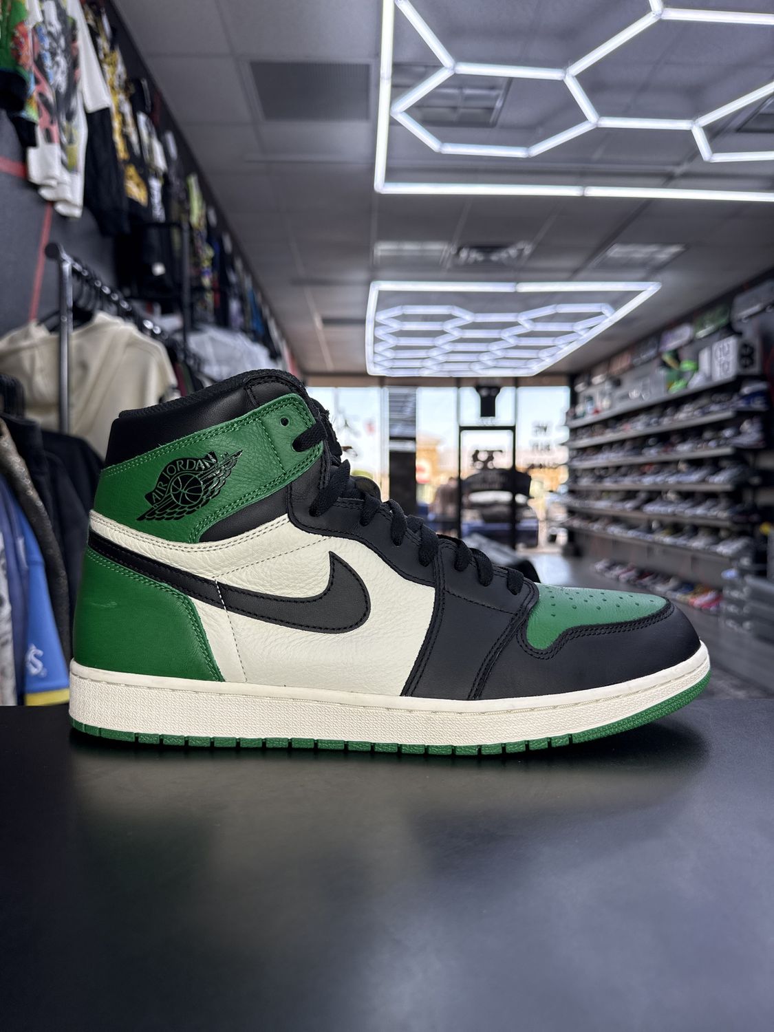J1 “PINE GRN”  (SZ 14)  USED/NO BOX