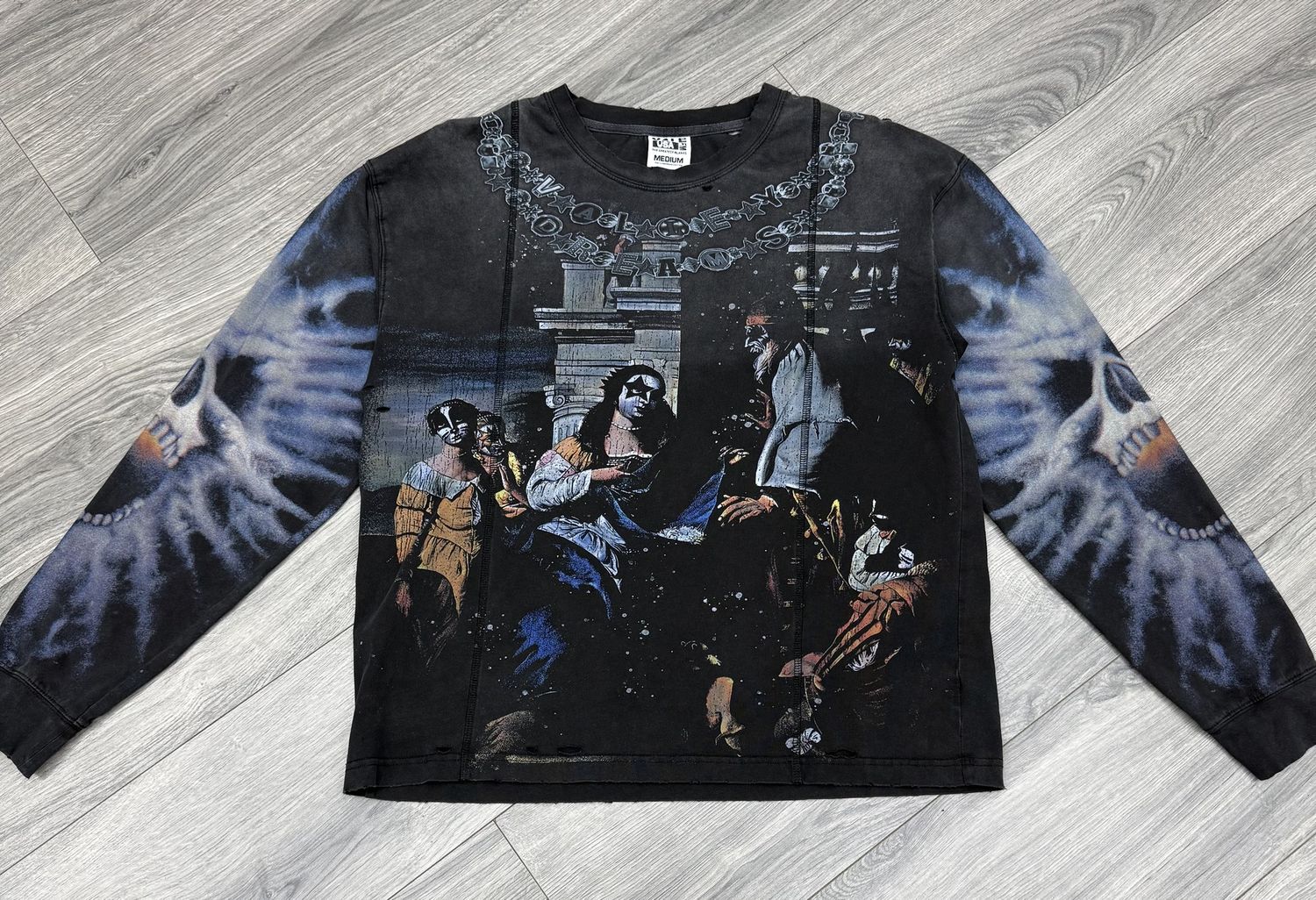 VALE FOREVER LONG-SLEEVE  “METAL RENAISSANCE/BLK”  (MEDIUM)  PRE-OWNED
