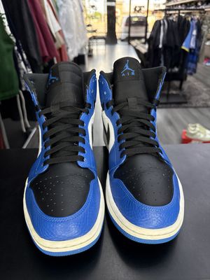 J1 “RARE AIR SOAR”  (SZ 11)  USED/OG BOX