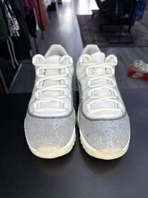 J11 “YEAR OF THE SNAKE”  (SZ 7.5M / 9W)  USED/OG BOX