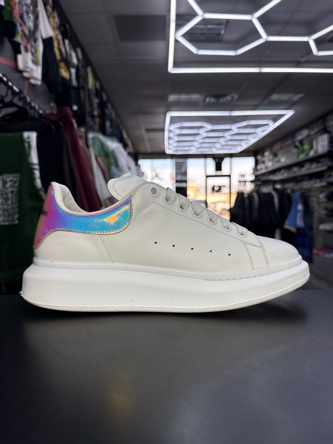 ALEXANDER MCQUEEN “HOLO/WHT”  (SZ 9US / 42)  USED/OG BOX