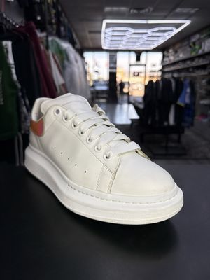 ALEXANDER MCQUEEN “HOLO/WHT”  (SZ 9US / 42)  USED/OG BOX