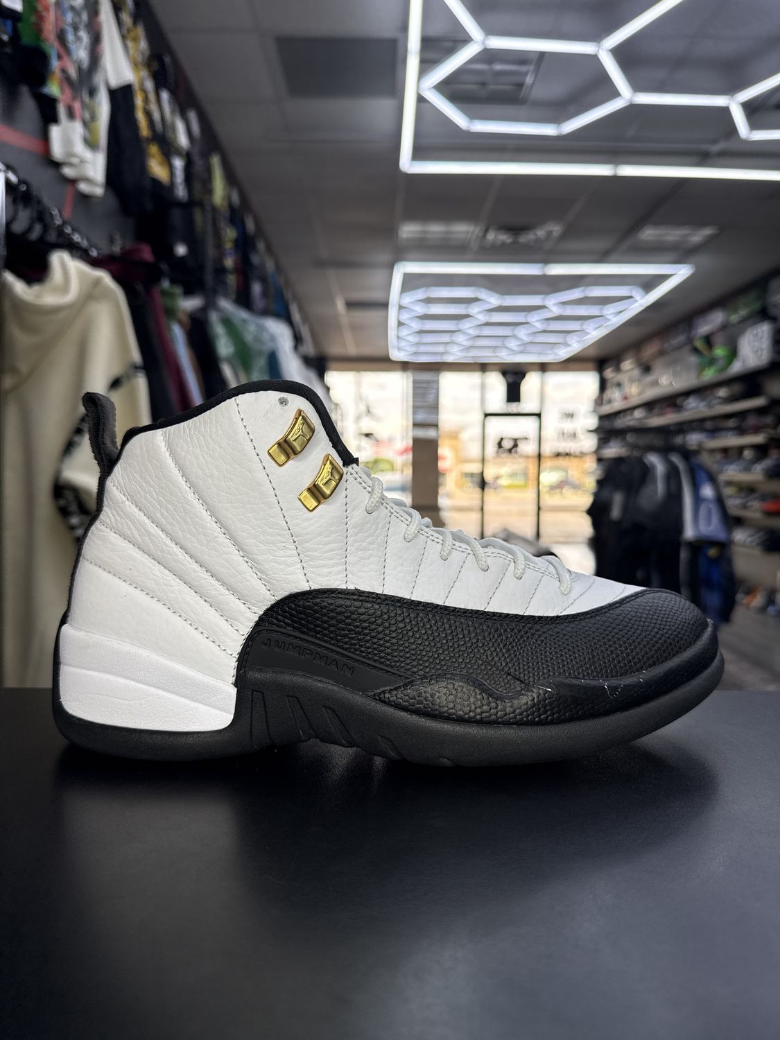 J12  “TAXI”  (SZ 9)  USED/OG BOX