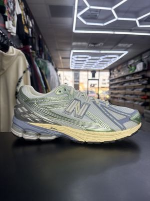 NEW BALANCE 1906R  “ICE BLUE MELON”  (SZ 10)  USED/OG BOX