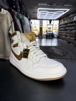 J1 “METALLIC GOLD”  (SZ 7.5M / 9W)  USED/NO BOX