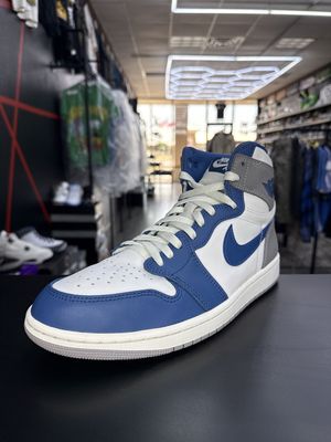 J1 “TRUE BLUE”  (SZ 11)  USED/OG BOX