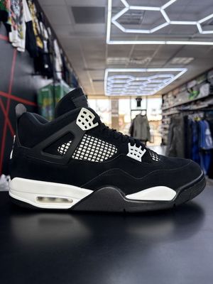 J4 “WHT THUNDER”  (SZ 12)  USED/OG BOX