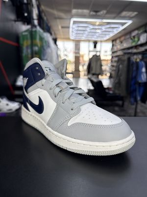 J1 MID “WOLF GREY NAVY”  (SZ 5Y / 6.5W)  USED/OG BOX