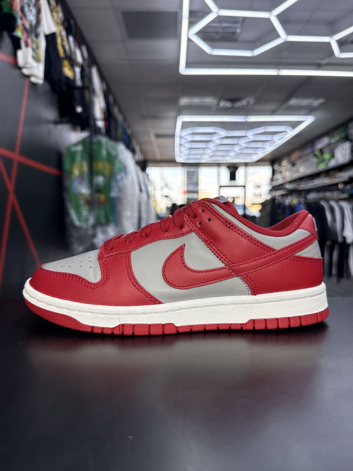 NIKE DUNK “UNLV”  (SZ 5M / 6.5W)  USED/OG BOX