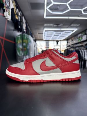 NIKE DUNK “UNLV”  (SZ 5M / 6.5W)  USED/OG BOX