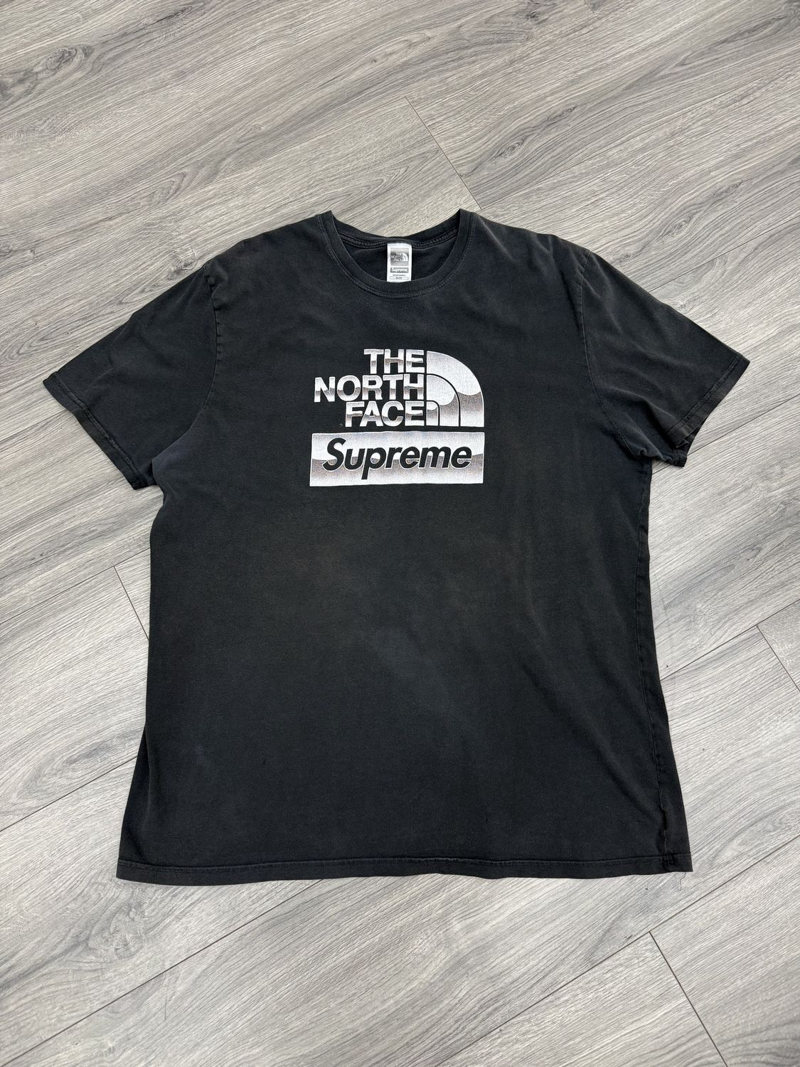 SUPREME TEE “BLK/NORTHFACE”  (X-LARGE)  USED