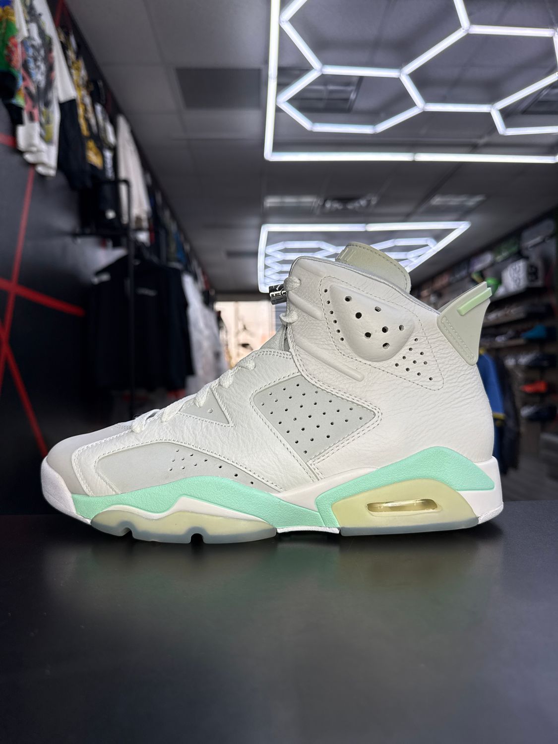J6 “MINT FOAM”  (SZ 9M / 10.5W)  WORN 1x/OG ALL