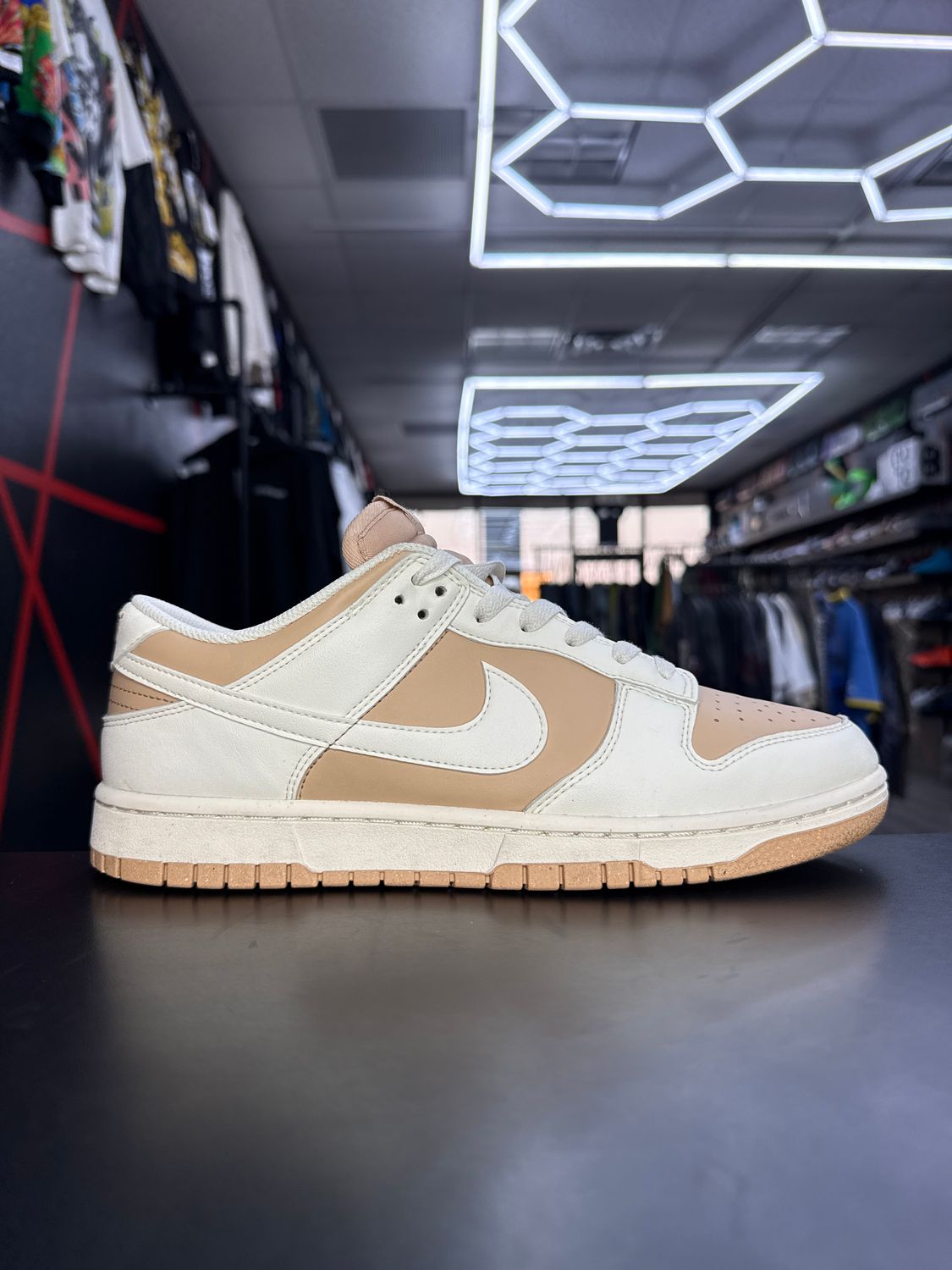 NIKE DUNK “BEIGE SAIL”  (SZ 9.5M / 11W)  USED/OG BOX