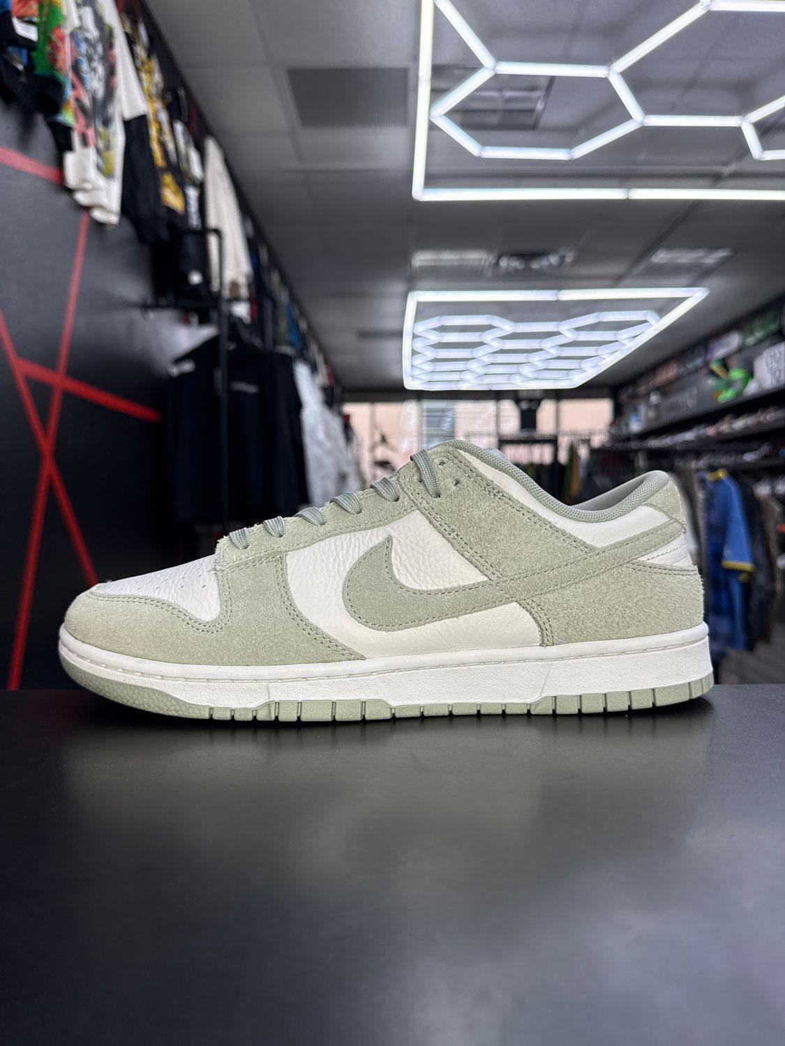 NIKE DUNK “WHT LIGHT PUMICE”  (SZ 10)  USED/OG BOX