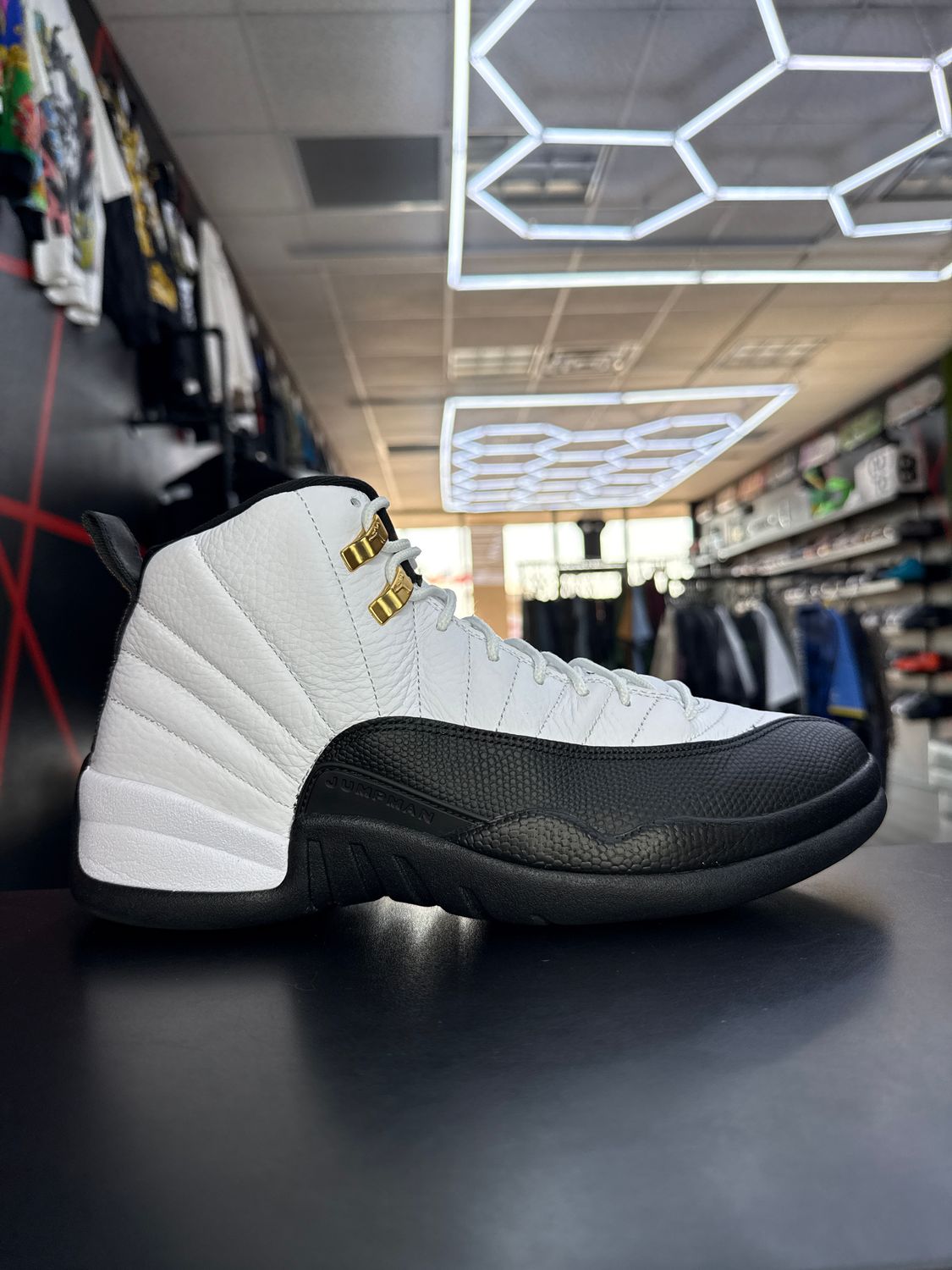 J12 “TAXI”  (SZ 10)  USED/OG BOX