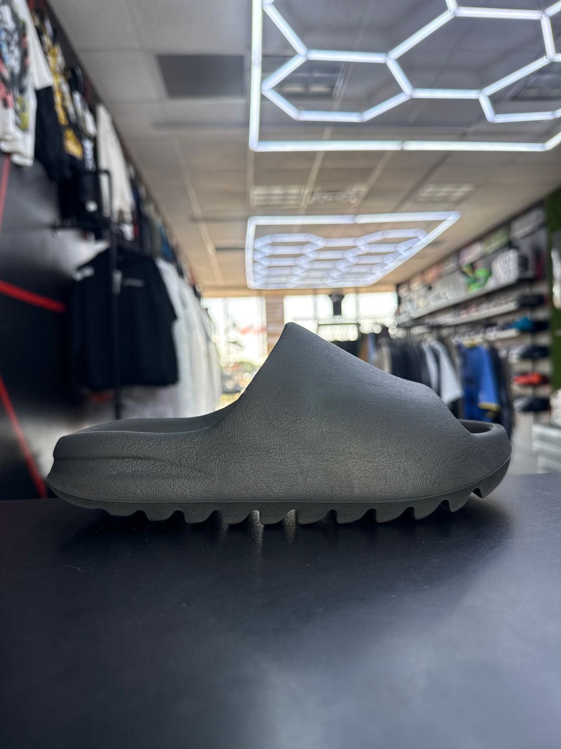 YZY SLIDE “ONYX”  (SZ 5)  USED/OG BOX