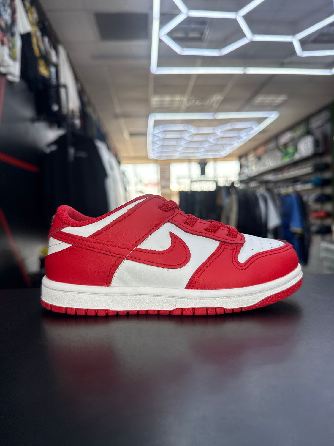NIKE DUNK “UNIVERSITY RED”  (SZ 10c)  USED/NO BOX