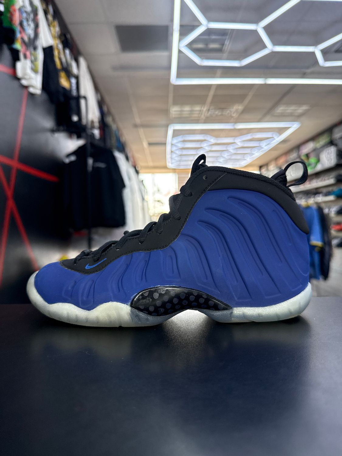NIKE FOAMPOSITE “DEEP ROYAL”  (SZ 3.5Y)  USED/DAMAGED BOX