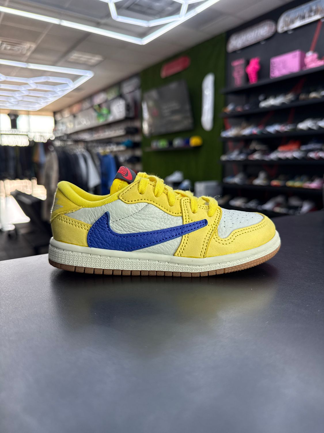 J1 LOW x TRAVIS SCOTT  “CANARY”  (SZ 9c)  USED/NO BOX