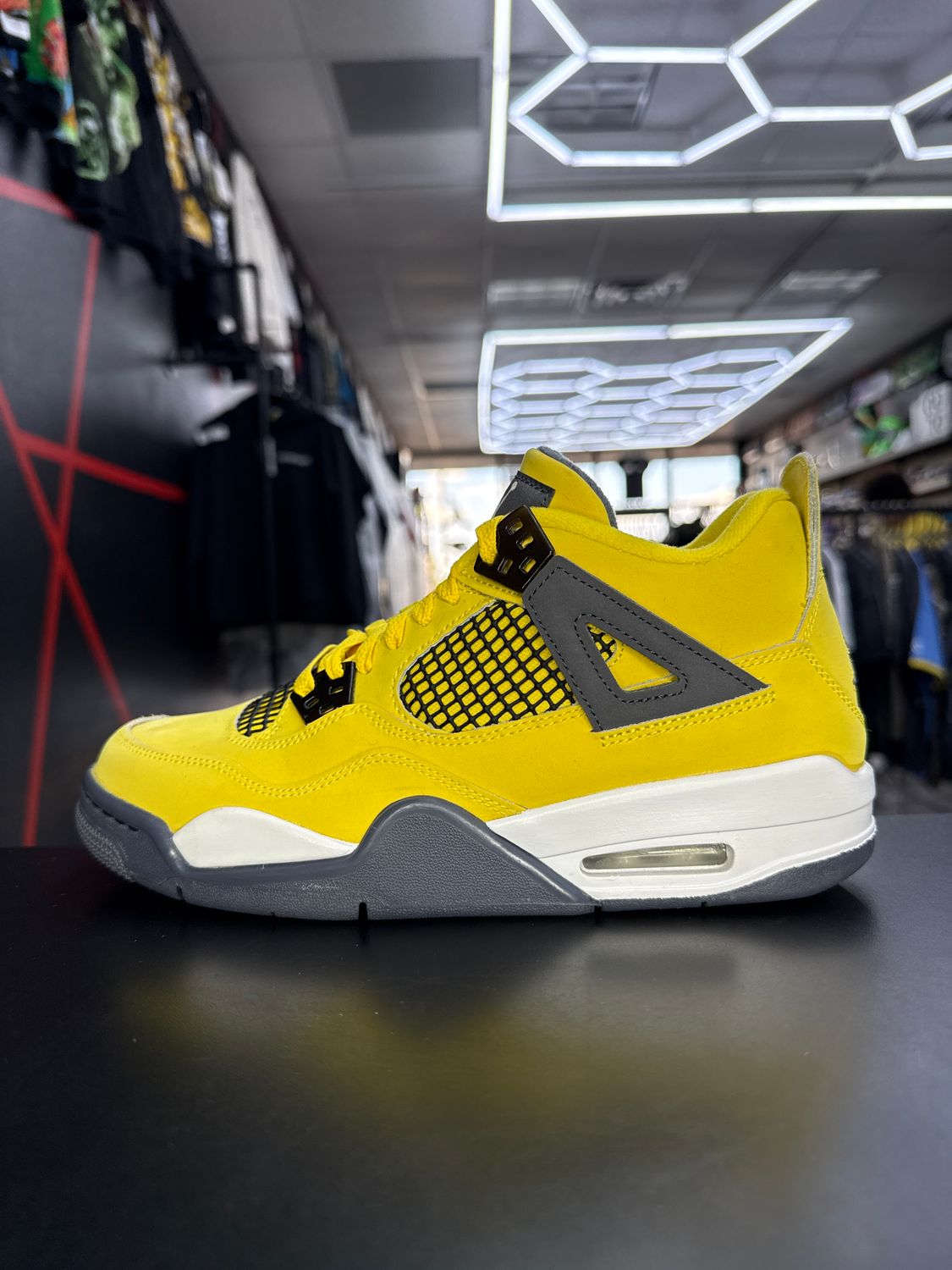 J4 “LIGHTNING”  (SZ 7Y / 8.5W)  USED/OG ALL