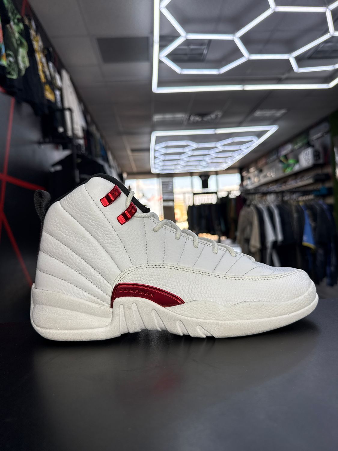 J12 “TWIST”  (SZ 7Y / 8.5W)  USED/OG ALL