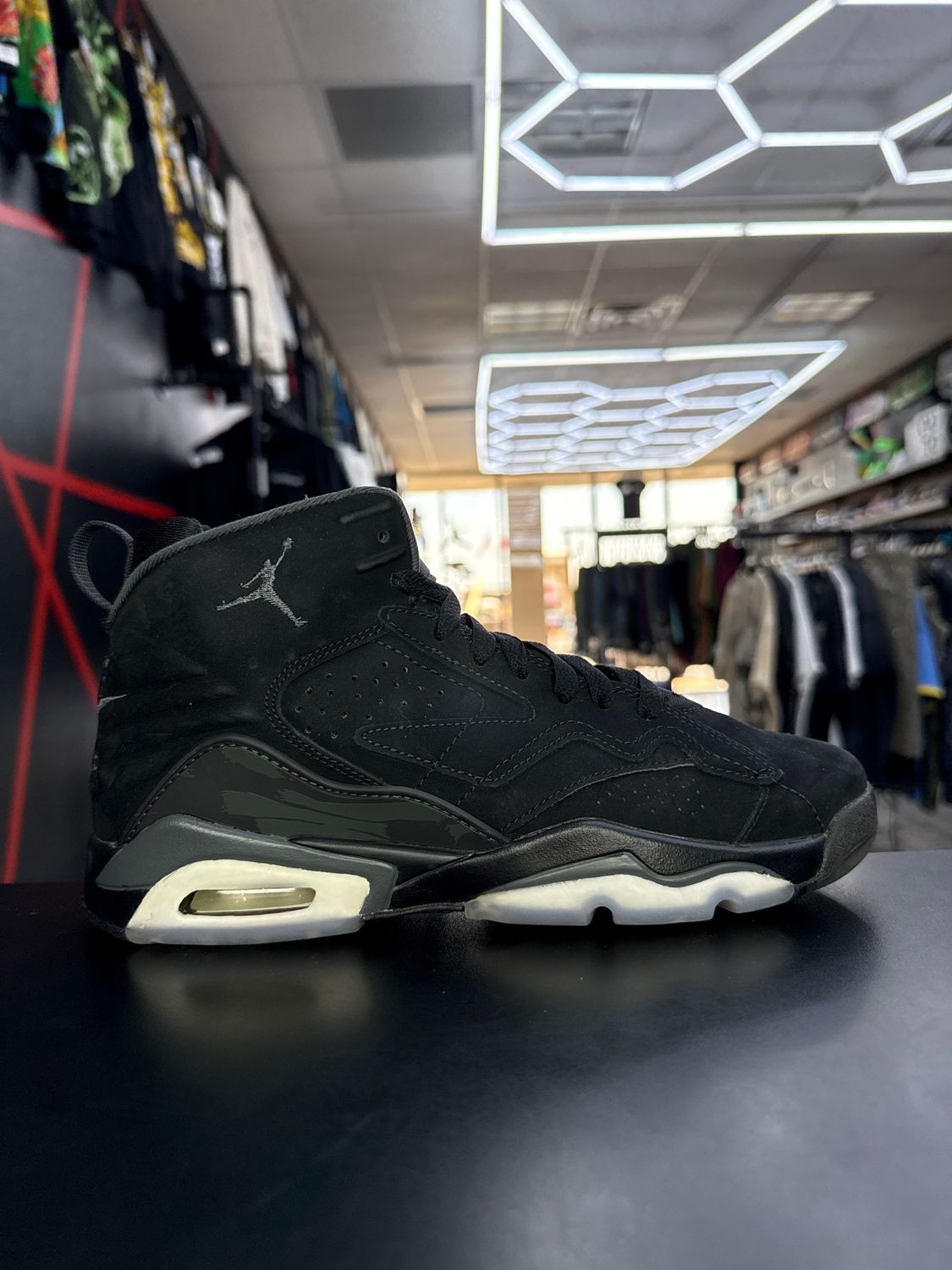 JORDAN MVP “BLK”  (SZ 6.5Y / 8W)  USED/NO BOX