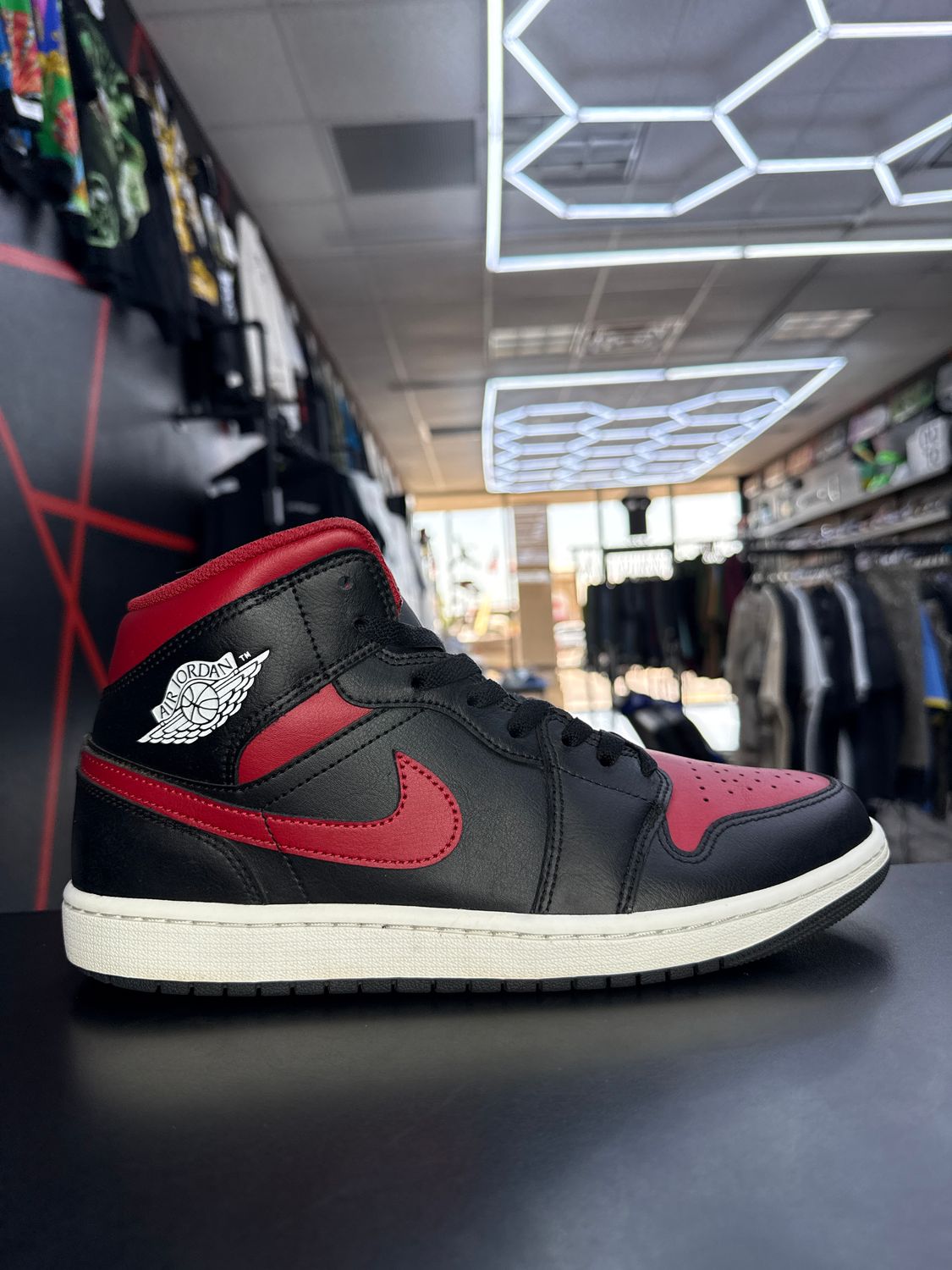 J1 MID “BRED TWIST”  (SZ 10.5)  USED/NO BOX