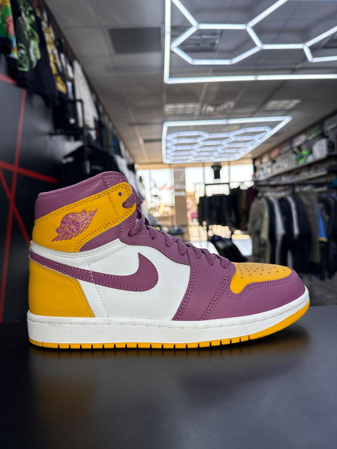 J1 “BROTHERHOOD”   (SZ 8)  USED/NO BOX