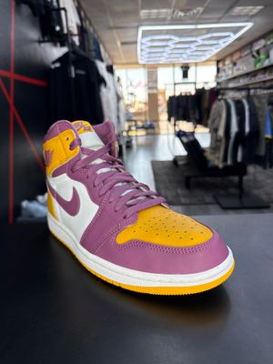 J1 “BROTHERHOOD”   (SZ 8)  USED/NO BOX