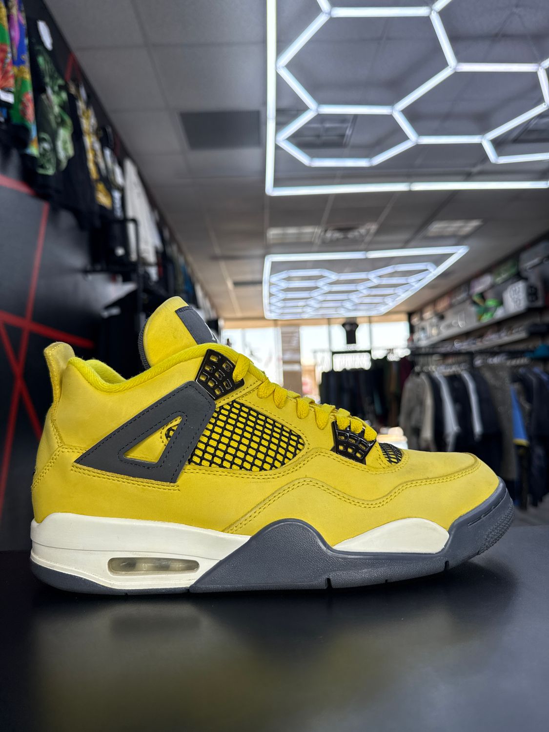 J4 “LIGHTNING”  (SZ 10.5)  USED/NO BOX